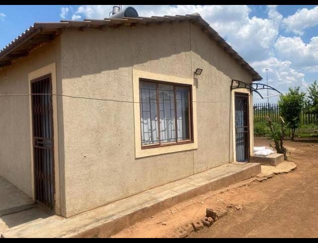 2 BEDROOM HOUSE FOR SALE IN SOSHANGUVE EAST